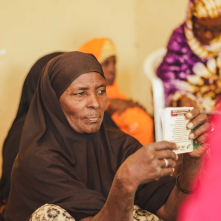 Sich selbst und der Familie eine Lebensgrundlage schaffen: Frauen bei einem Workshop in Ostafrika