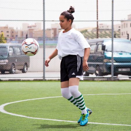 girls_football-jordan-have_the_ball Sports is an important key project for Tearfund Germany