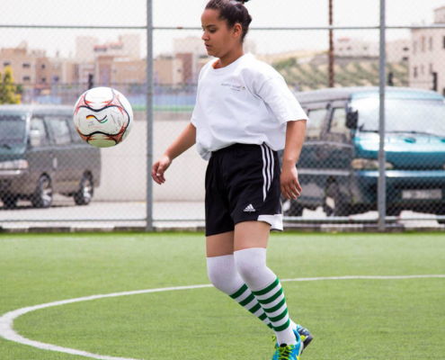Mädchen spielt Fussball, Jordanien