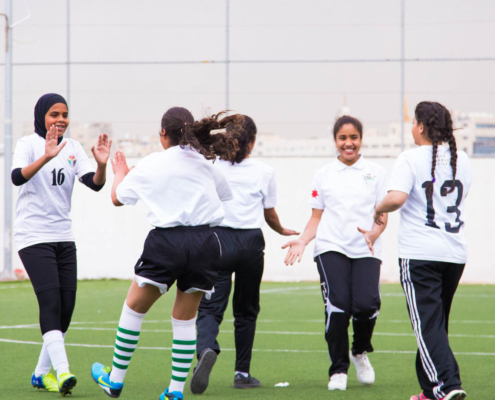 Sport fördert Freundschaften, macht Spaß und bringt Mut., Mädchenfußball in Jordanien.