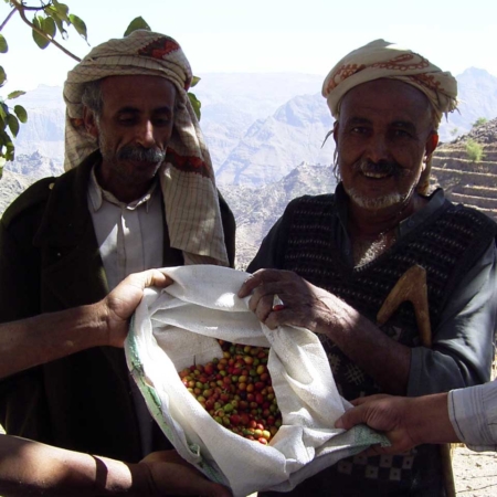 mocha_for_mocha-mocha_coffee_yemen The mocha beans are originally from Yemen. World Relief Germany helps locally