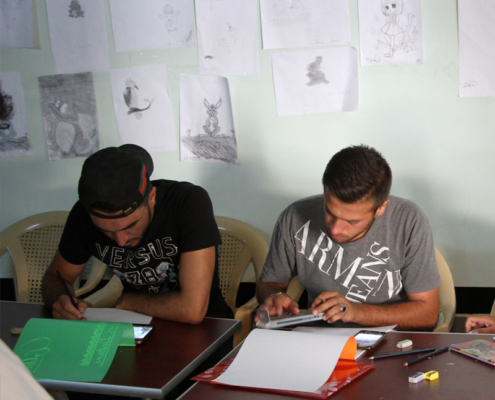 Zusammen zeichnen, zusammen Spaß haben: junge Erwachsene im Irak