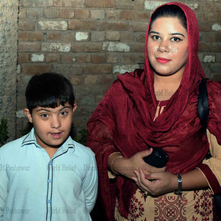 Mutter mit Sohn in Pakistan
