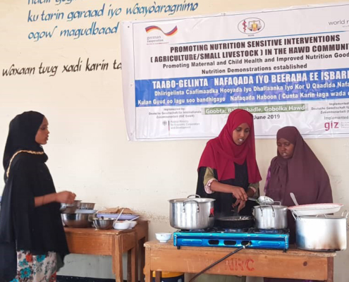 gesundes_essen-essen_wird_verteilt