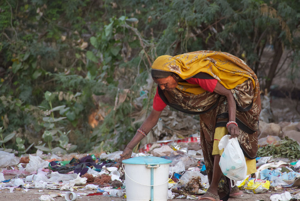 Müll Projekt in Pakistan - Rubina sammelt für eine bessere Zukunft